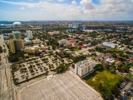 Cedars Apartments in Miami, FL - Foto de edificio - Building Photo