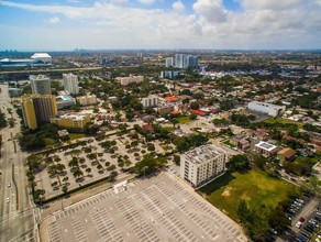 Cedars Apartments in Miami, FL - Building Photo - Building Photo