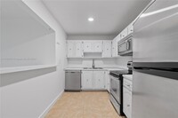 10361 N Kendall Dr in Miami, FL - Building Photo - Building Photo