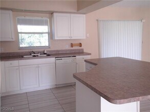 845 Wolverine St E in Lehigh Acres, FL - Foto de edificio - Building Photo