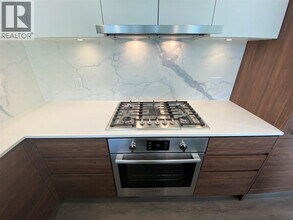 595 Austin Ave in Coquitlam, BC - Building Photo - Building Photo