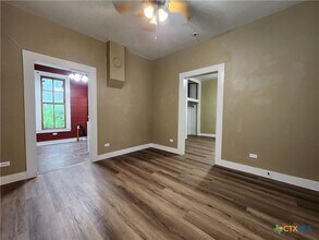 305 S Academy Ave in New Braunfels, TX - Building Photo - Building Photo