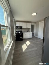 420 Short Beach Rd in East Haven, CT - Building Photo - Building Photo