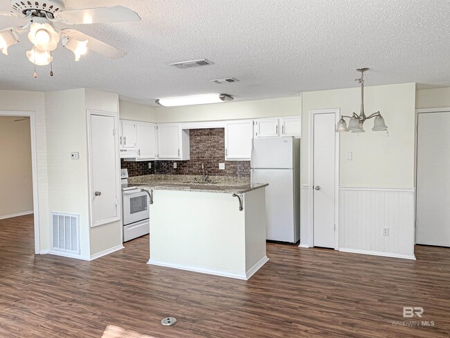 5608 Cottage Hill Rd in Mobile, AL - Building Photo - Building Photo