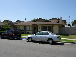 7622 Volga Dr in Huntington Beach, CA - Building Photo - Building Photo