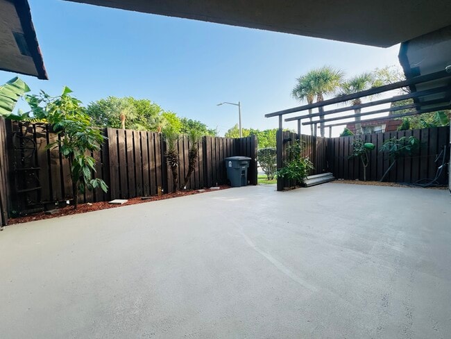 8559 Boca Rio Dr in Boca Raton, FL - Building Photo - Building Photo