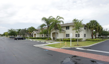 Running Brook Apartments in Miami, FL - Building Photo - Building Photo