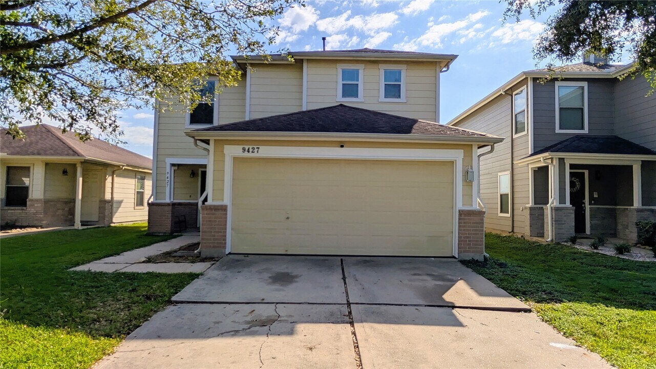 9427 Freemont Fair Ct in Houston, TX - Building Photo