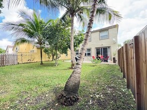 1344 NW 159th Ln, Unit 035 in Pembroke Pines, FL - Building Photo - Building Photo