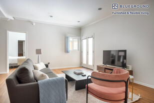 467 Arnaz Dr in Los Angeles, CA - Building Photo