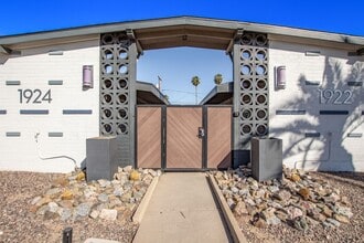 Palm View Manor in Phoenix, AZ - Foto de edificio - Building Photo