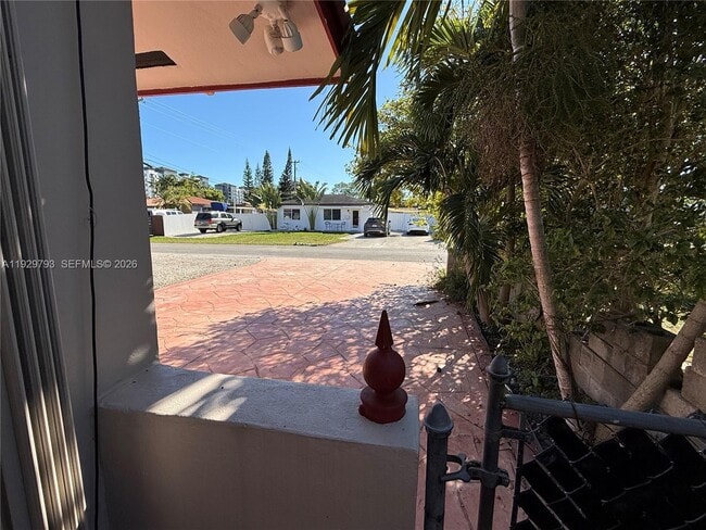 6765 SW 19th St in Miami, FL - Building Photo - Building Photo