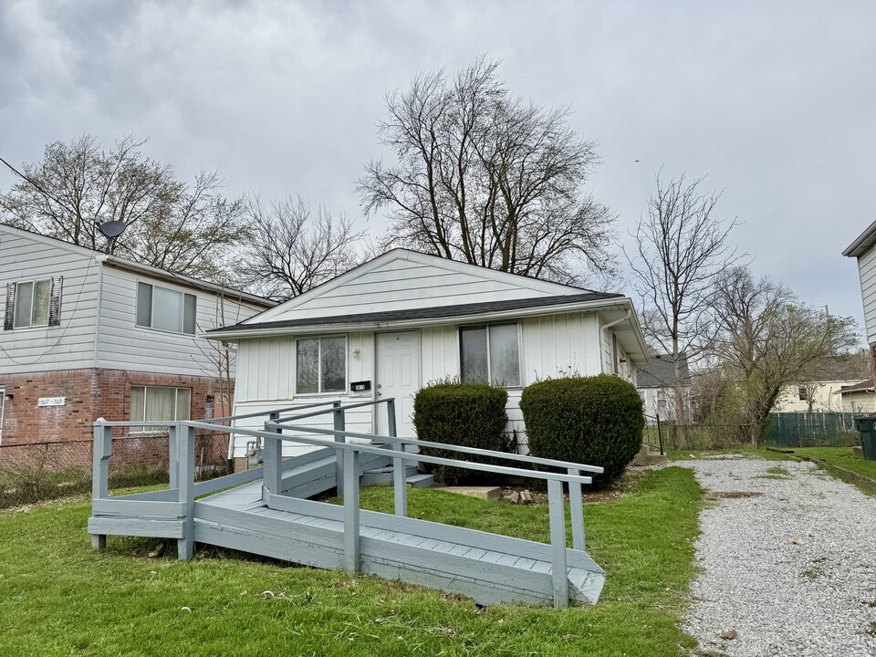 3015 Dalton Pl SW in Canton, OH - Building Photo