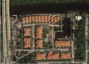 2900 Hidden Harbour Ct in Fort Lauderdale, FL - Building Photo - Building Photo