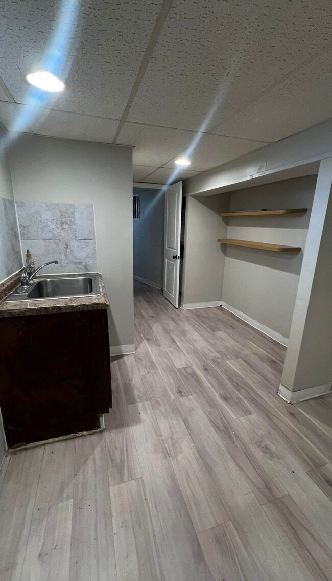 322 S Clinton St, Unit 4 in East Orange, NJ - Foto de edificio - Building Photo