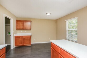 9996 Chariden Dr in Cordova, TN - Building Photo - Building Photo