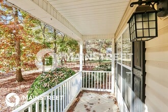 1107 Foxhaven Dr in Greensboro, NC - Foto de edificio - Building Photo