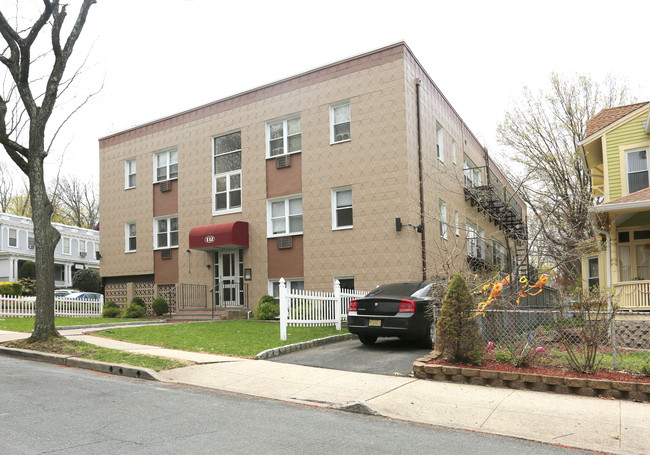 132 Milligan Pl in South Orange, NJ - Building Photo - Building Photo