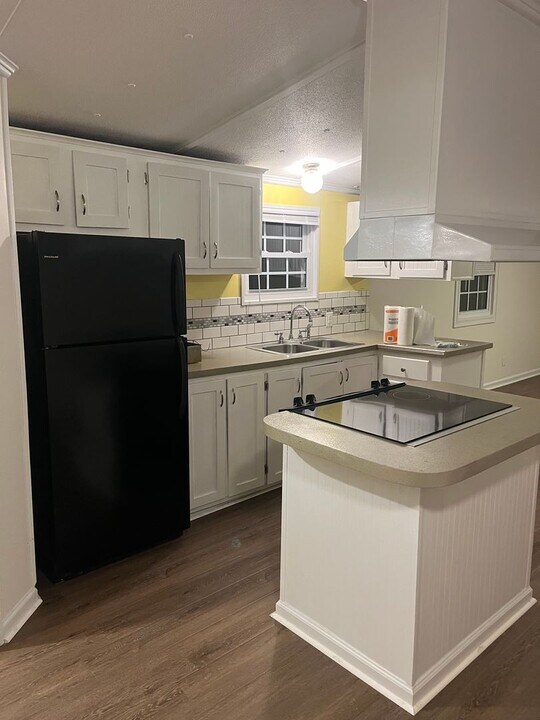 4724 Darnell Rd in Huntington, WV - Building Photo