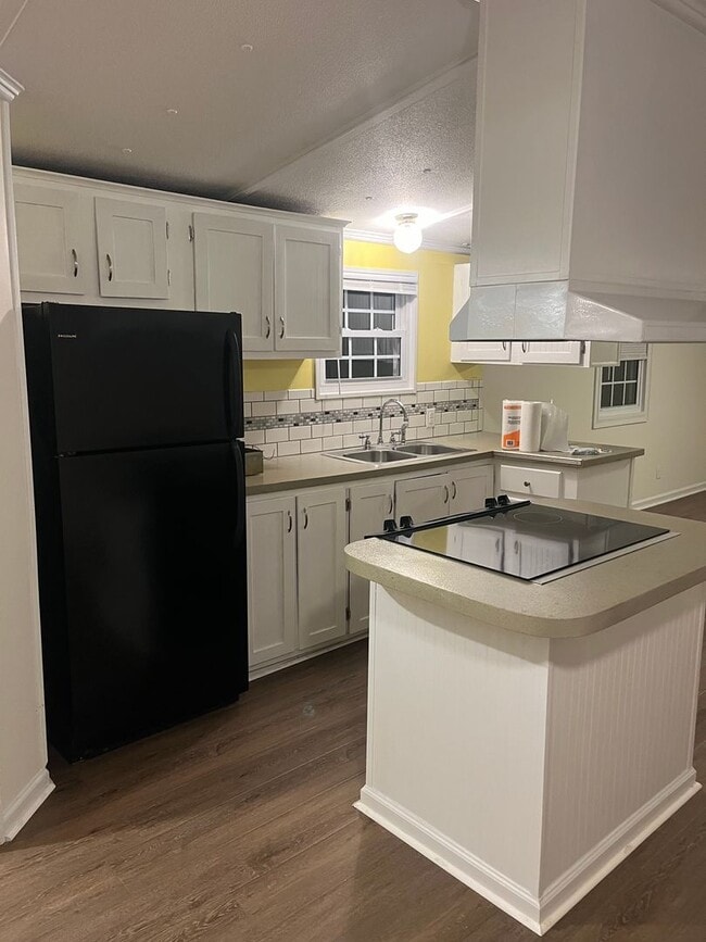 property at 4724 Darnell Rd