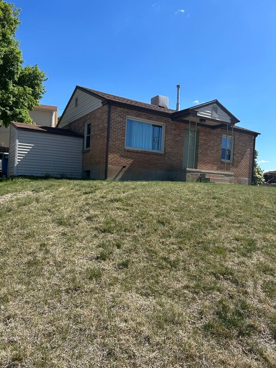 337 Highland Dr in Riverdale, UT - Building Photo