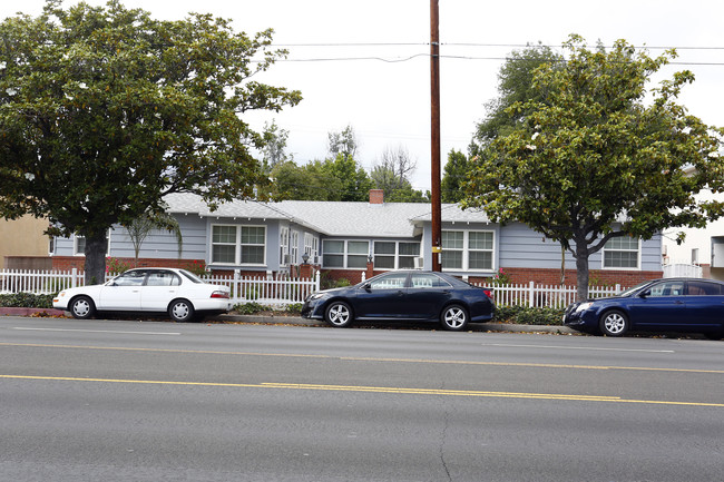 14821 Burbank Blvd in Van Nuys, CA - Building Photo - Building Photo