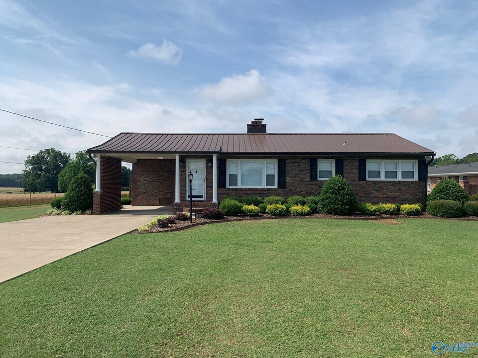 19456 Huntsville Brownsferry Rd in Tanner, AL - Building Photo