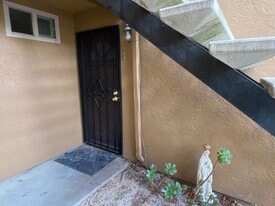 855 E Lexington Ave in El Cajon, CA - Building Photo