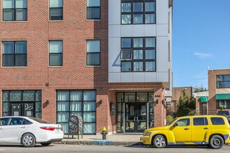 446-450 Cambridge St in Allston, MA - Foto de edificio - Building Photo