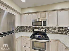 2530 15th Ave W in Seattle, WA - Foto de edificio - Building Photo