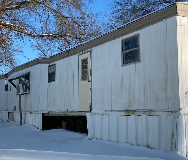 777 E Yerby St in Marshall, MO - Foto de edificio - Building Photo