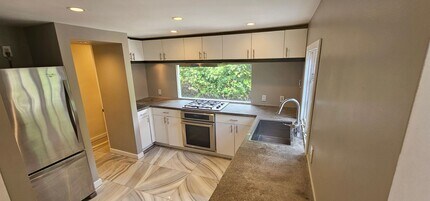 26179 W 13 Mile Rd in Franklin, MI - Building Photo - Building Photo