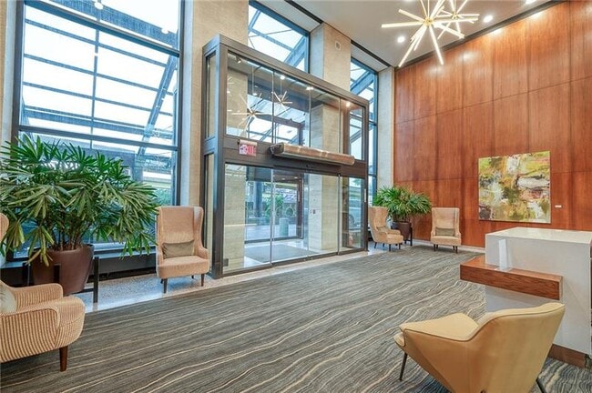 320 Fort Duquesne Blvd in Pittsburgh, PA - Building Photo - Building Photo