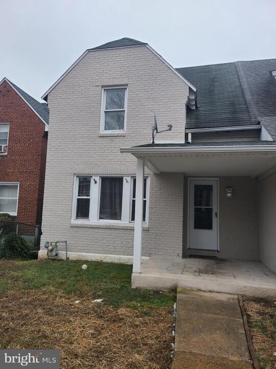 1129 Sterling Ave in Linwood, PA - Building Photo