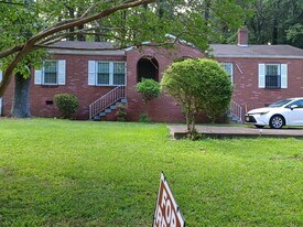 162 Fairburn Rd SW, Unit Left unit in Atlanta, GA - Building Photo