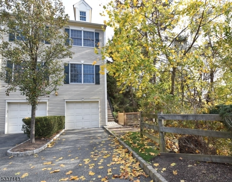 629 Fairfax Dr in Ramsey, NJ - Building Photo