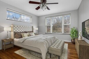 10132 Manchester Rd, Unit B in St. Louis, MO - Building Photo