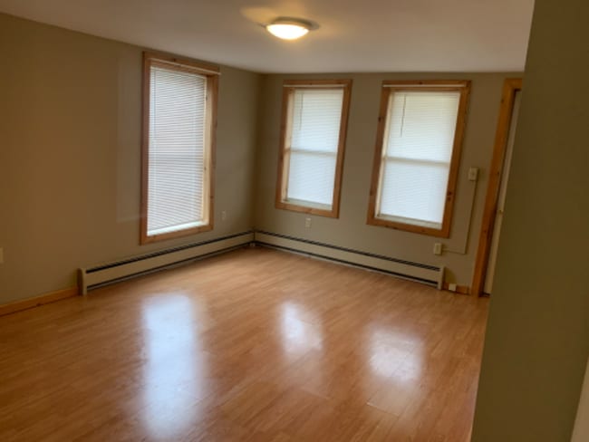 320 Church St in Putnam, CT - Building Photo - Building Photo