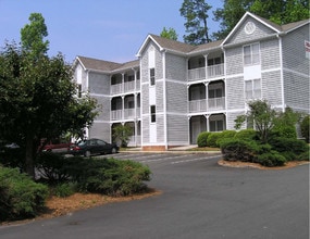 Forest Pointe Apartments in Durham, NC - Foto de edificio - Building Photo