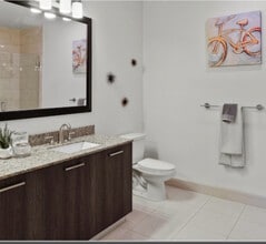 8801 Doral Blvd in Doral, FL - Foto de edificio - Building Photo