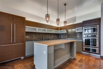 3750 S Las Vegas Blvd in Las Vegas, NV - Building Photo - Building Photo