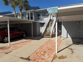 880 Bird Bay Dr W in Venice, FL - Building Photo