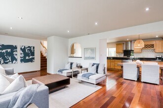 309 S Rios Ave in Solana Beach, CA - Building Photo - Building Photo