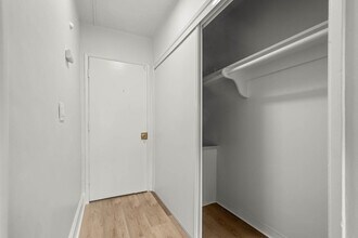 11143 S. Inglewood Ave. in Inglewood, CA - Foto de edificio - Interior Photo