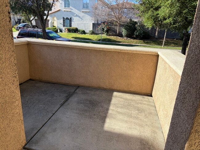 5350 Dunlay Dr, Unit 715 in Sacramento, CA - Foto de edificio - Building Photo