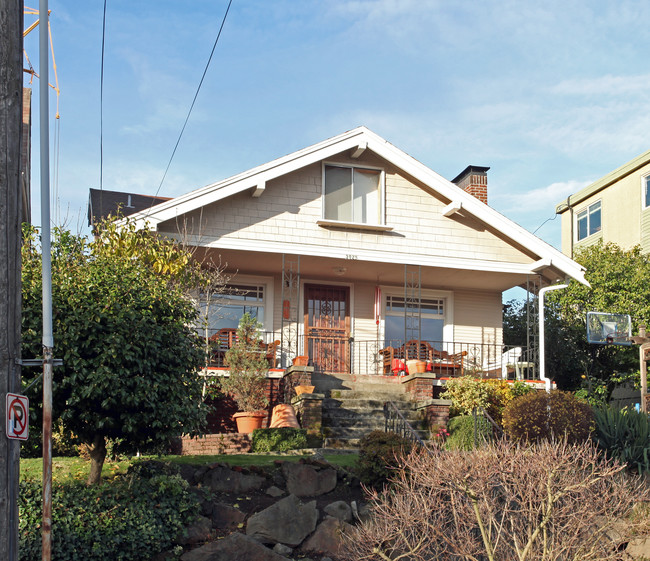 3925 Whitman Ave N in Seattle, WA - Building Photo - Building Photo