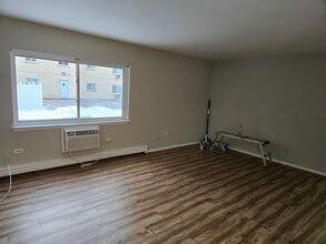 8655 1/2 W Foster Ave in Chicago, IL - Building Photo - Building Photo