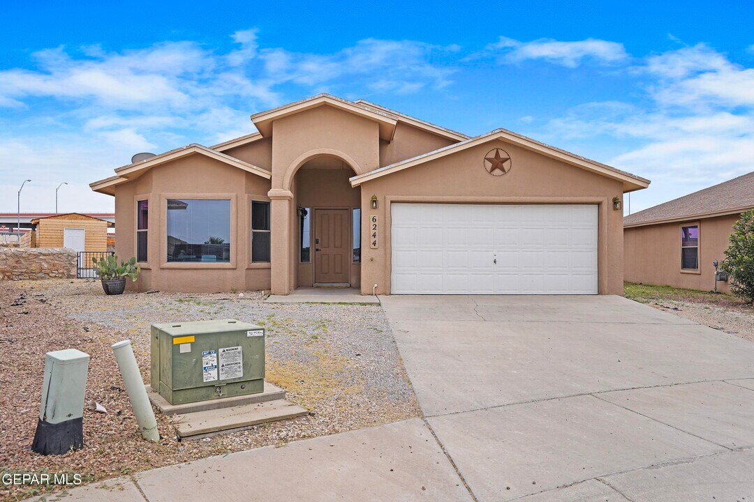 6244 Spotted Eagle Dr in El Paso, TX - Building Photo