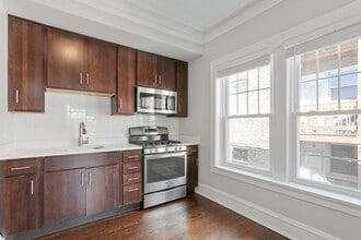 1059 W Glenlake Ave in Chicago, IL - Building Photo - Building Photo