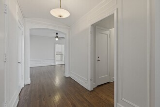 4940 S East End Ave, Unit 17A in Chicago, IL - Foto de edificio - Building Photo